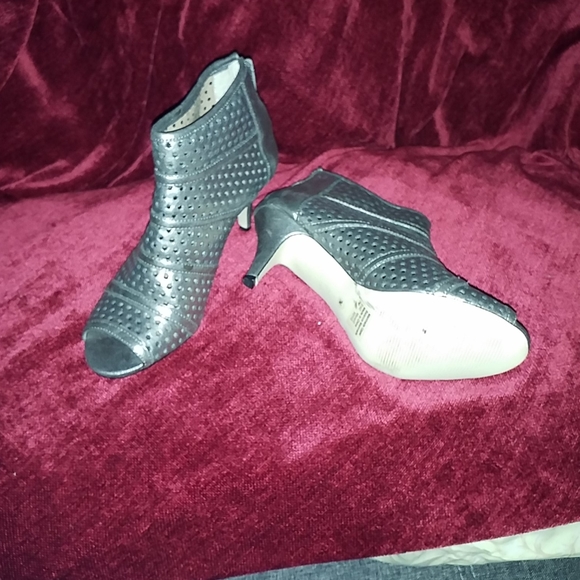 Shoes - Picture 3 of 4